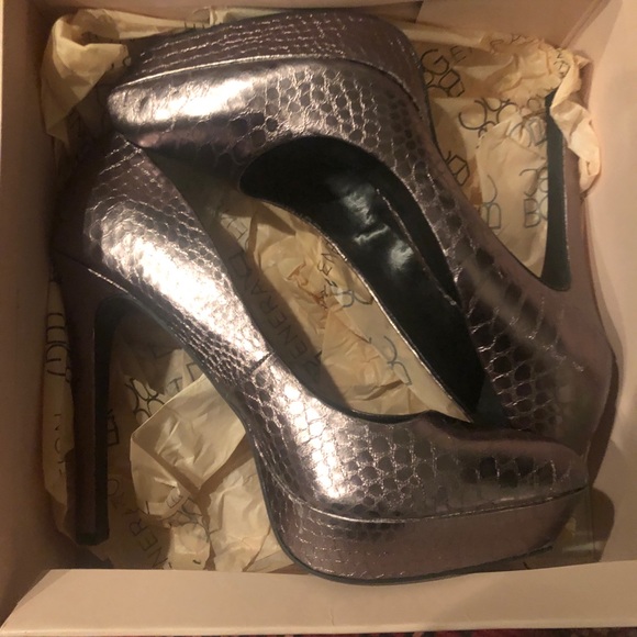 BCBG bg-Sochi gunmetal/winter snake heel - Picture 1 of 5